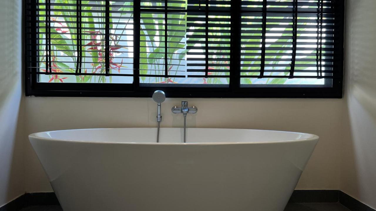Plunge Tropic Villas 2 Naiharn Rawai Extérieur photo