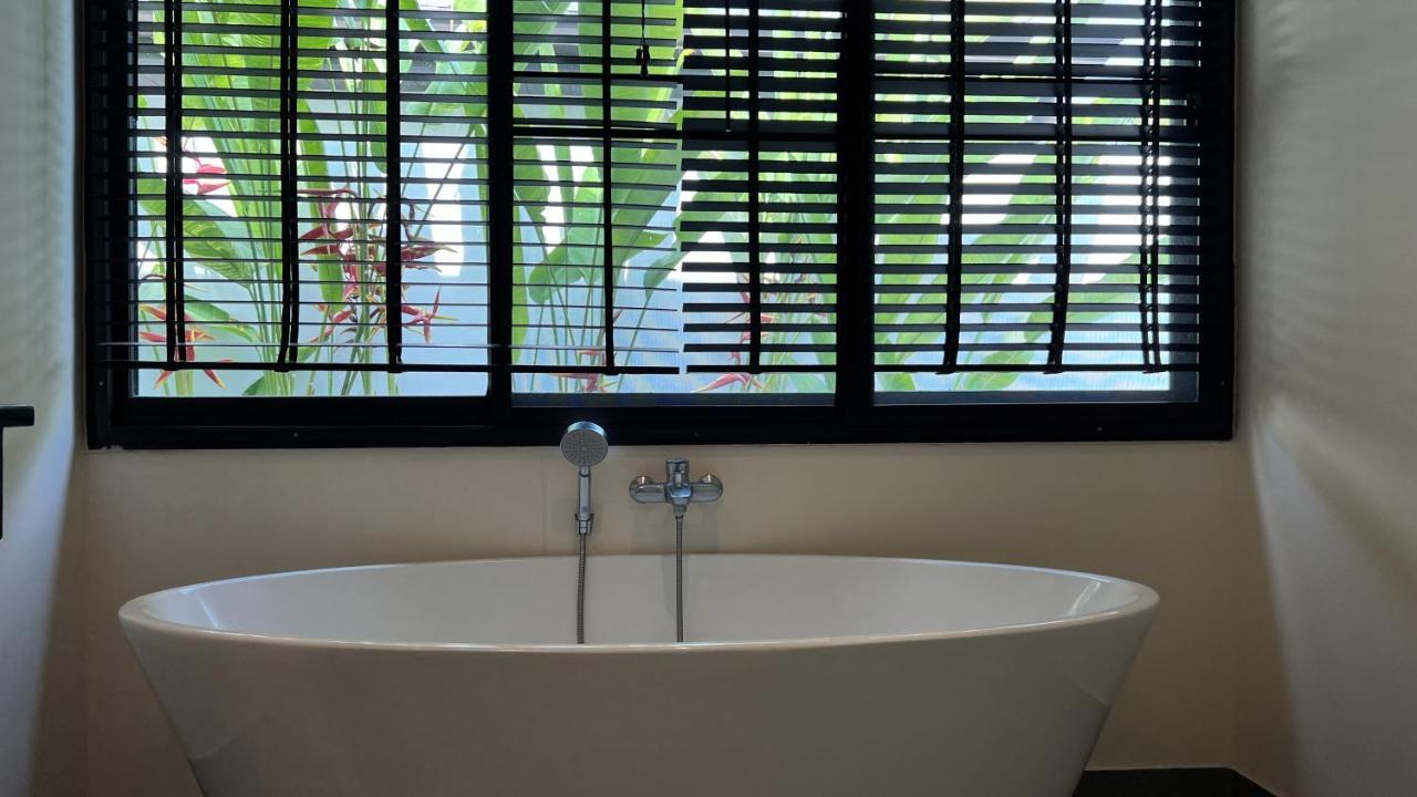 Plunge Tropic Villas 2 Naiharn Rawai Extérieur photo