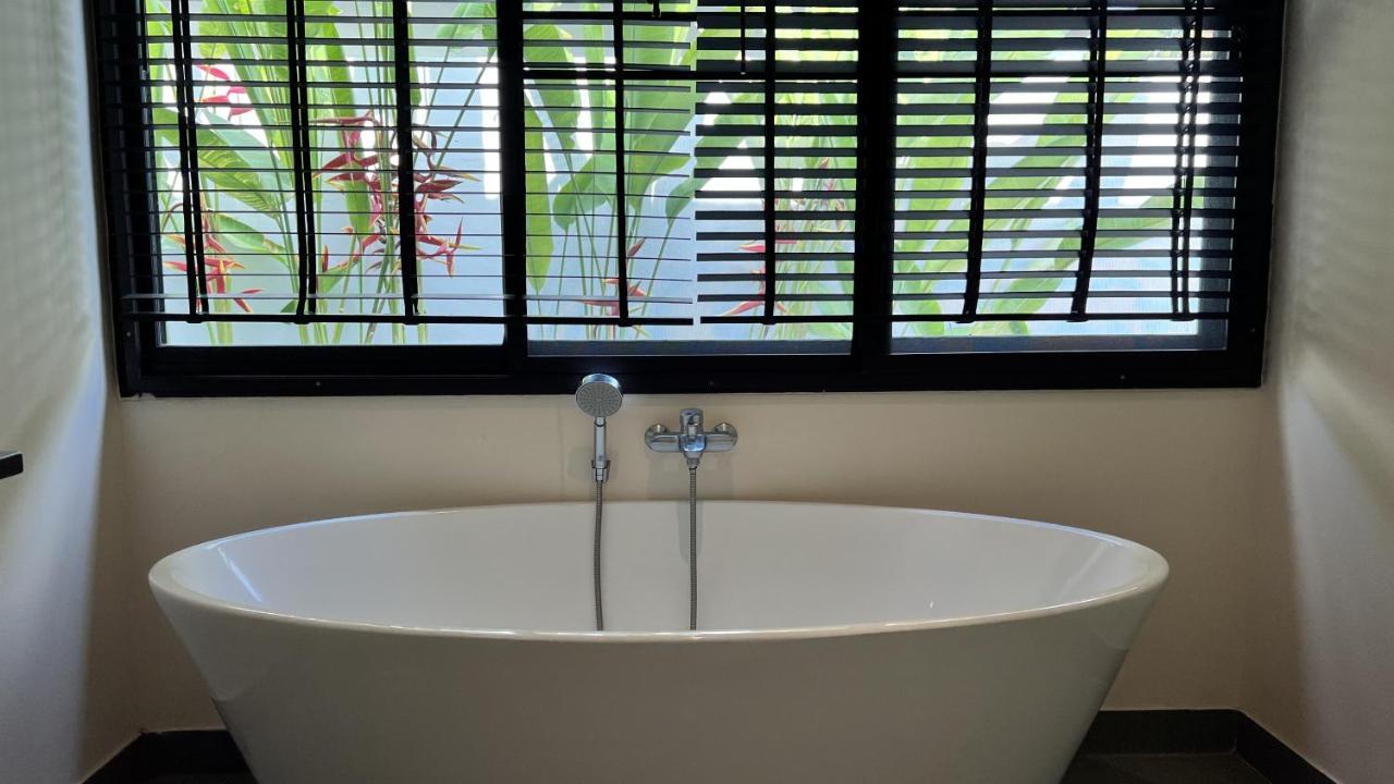 Plunge Tropic Villas 2 Naiharn Rawai Extérieur photo